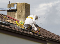 Démoussage toiture efficace et durable par une entreprise spécialisée  